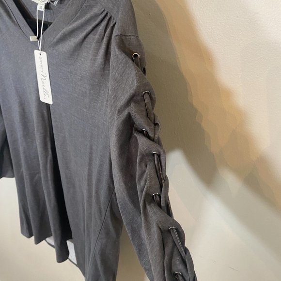 NWT Simply Noelle X's and O's Top - Picture 6 of 7